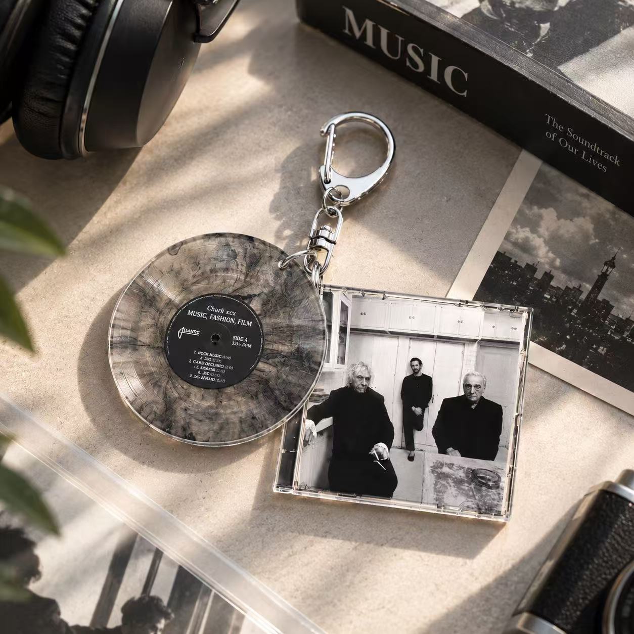 Chaveiro C-Charli Xcx, Música, - Phone Accessories Charms avaliação e preço